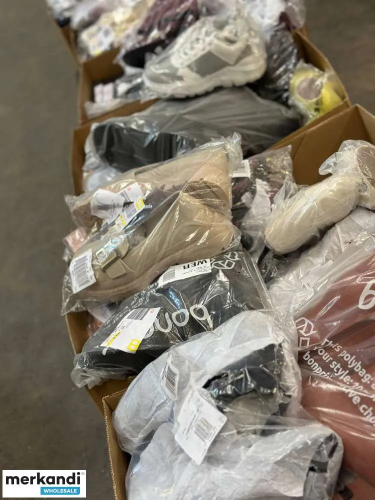 4 € el par en un conjunto de zapatos con variedad de modelos y tallas, gama de stock restante, zapatos de mujer, incluido el car