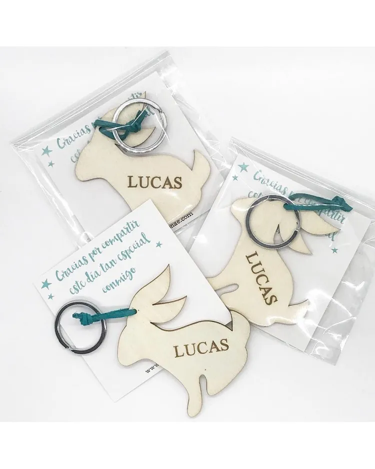 6 llaveros personalizados conejito de madera