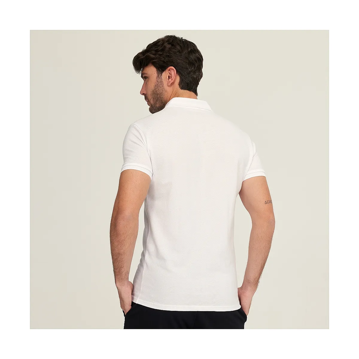 7589 POLO PIQUÉ CON PUÑO. CORTE AJUSTADO