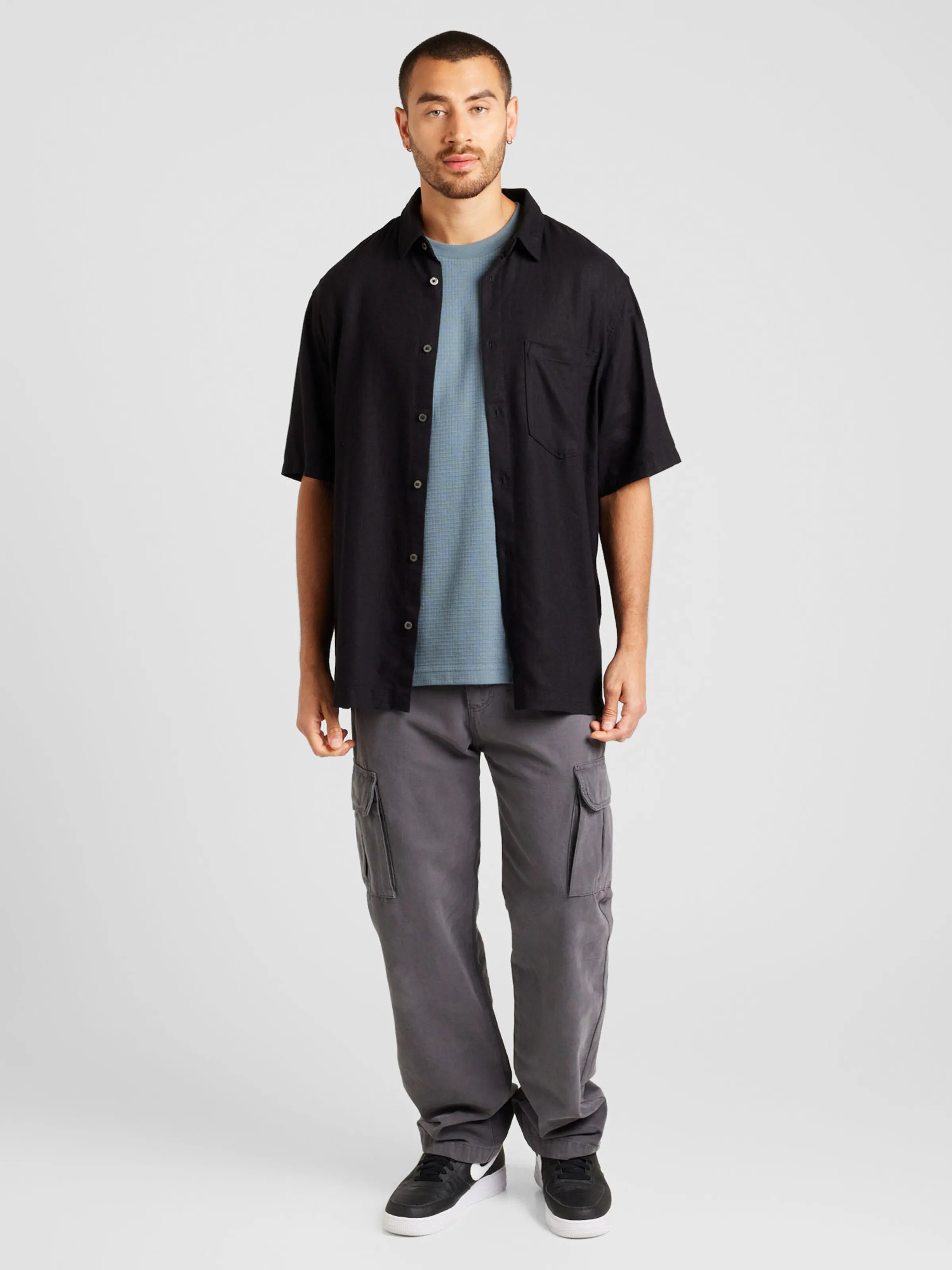 Ajuste confortable Camisa WEEKDAY en Negro