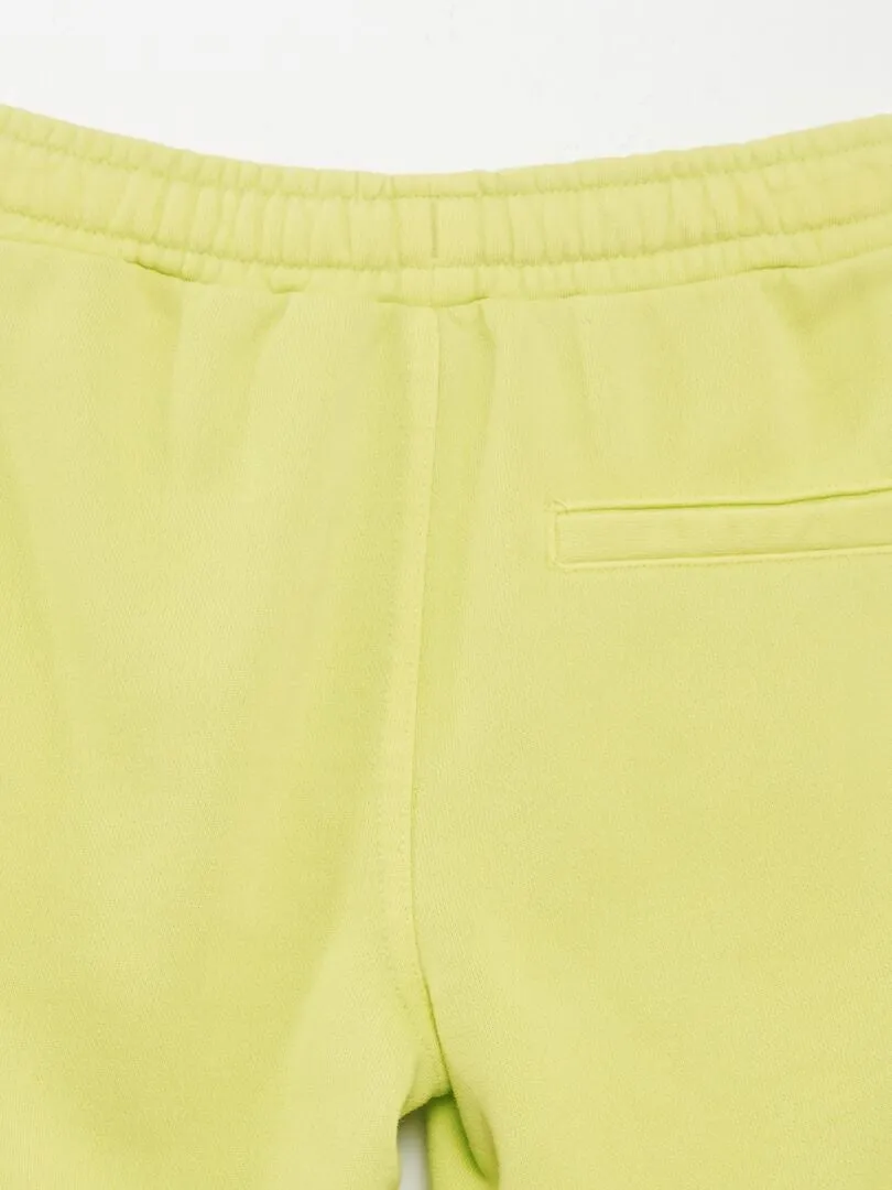 BERMUDAS CON BOLSILLOS EN LOS LATERALES  VERDE
