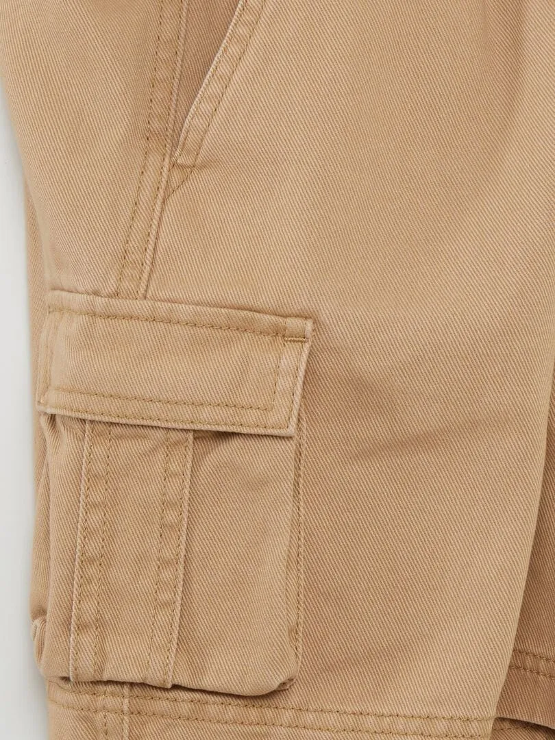BERMUDAS RECTAS CON BOLSILLOS EN LOS LATERALES  BEIGE