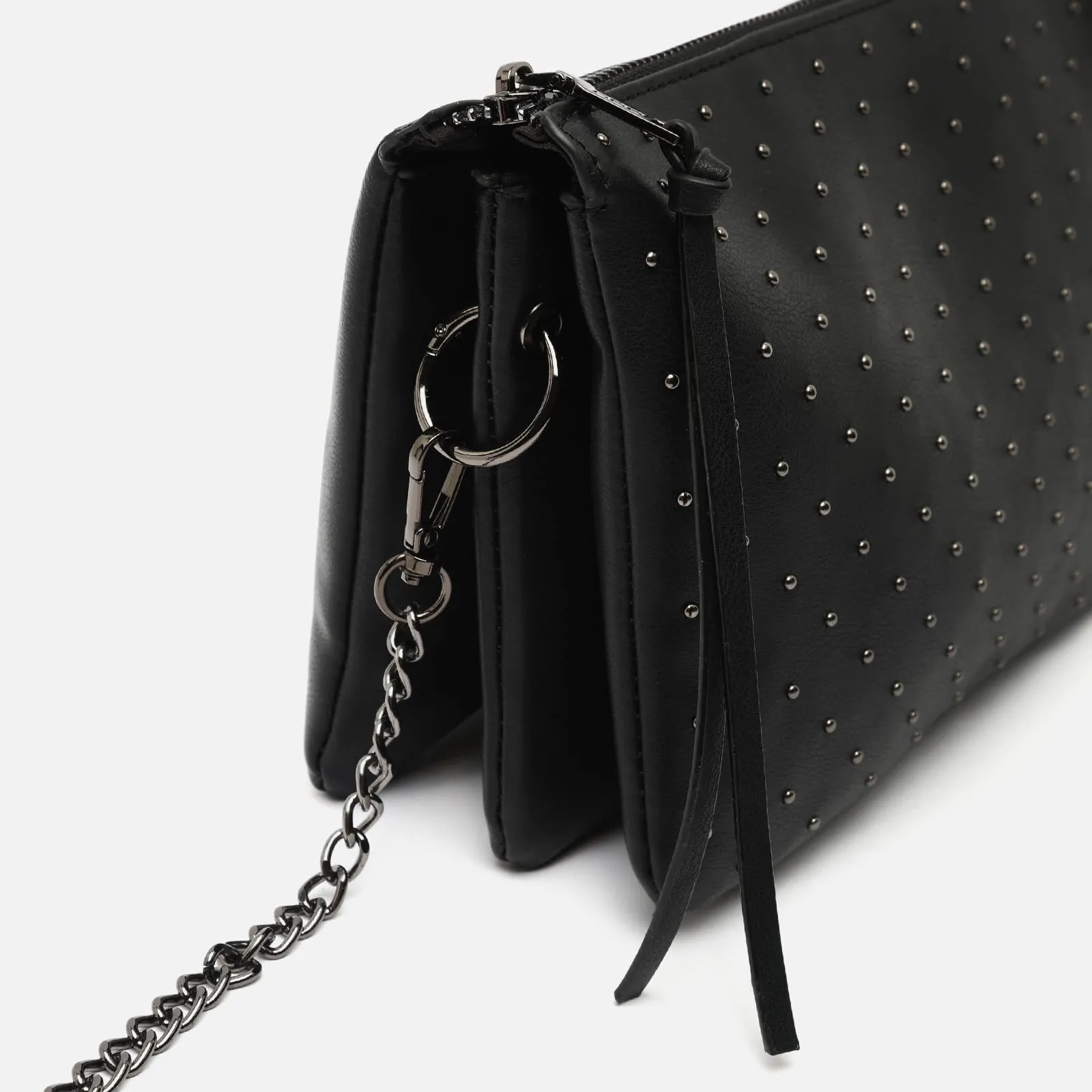 Betsys bolso bandolera con detalles metálicos