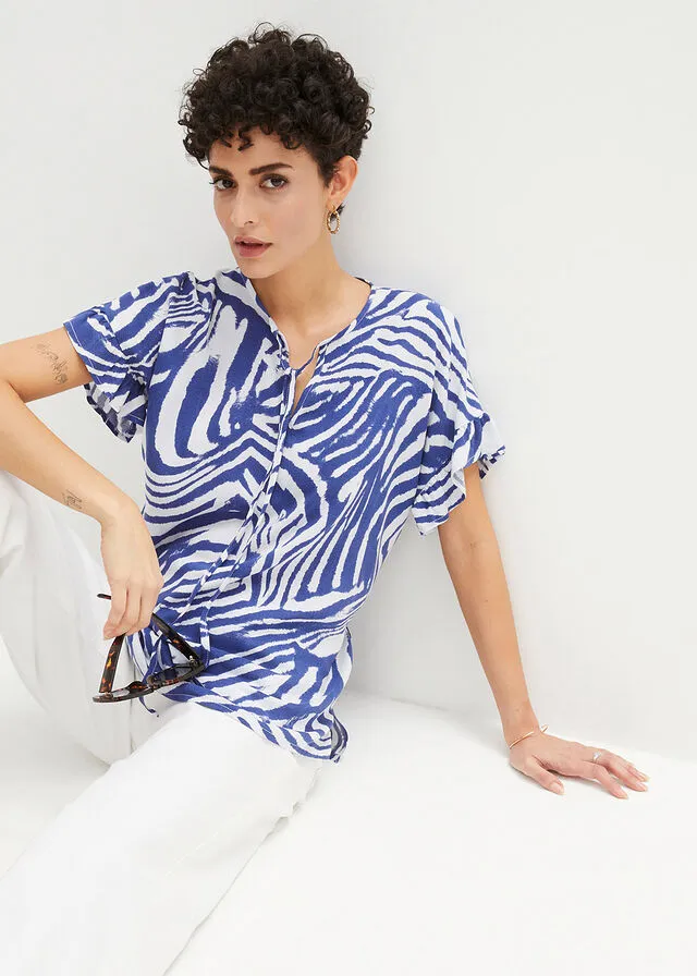 BLUSA TIPO TúNICA CON CORTE AJUSTADO BLANCOAZUL ZAFIRO ESTAMPADO