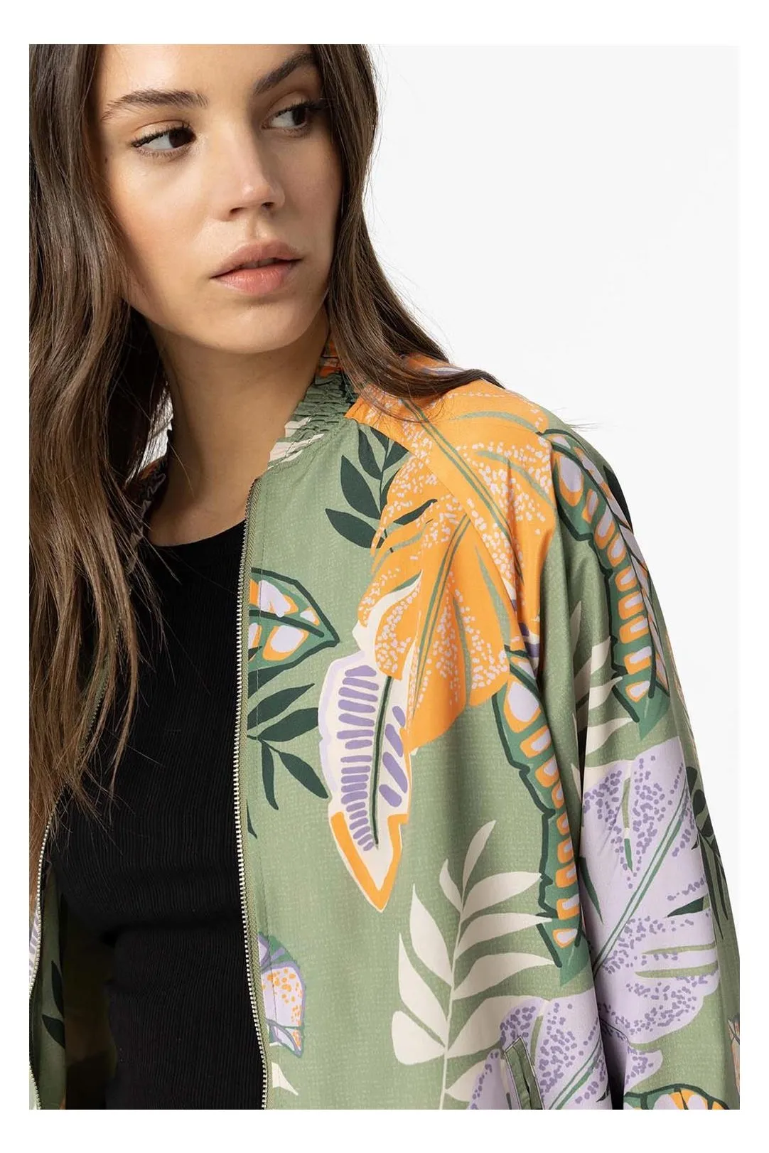 BOMBER ESTAMPADA VERDE