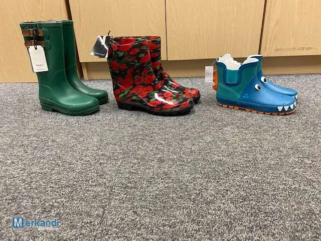 BOTA WELLINGTON PARA NIñOS Y ADULTOS  NUEVA SIN DEFECTOS  MOQ DE 250 PARES / 250 KG