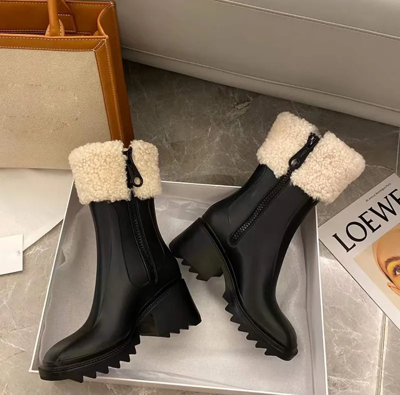 Botas de PVC Betty para mujer Tacones altos de piel Beeled Bota de lluvia alta hasta la rodilla Suelas de goma impermeables Well