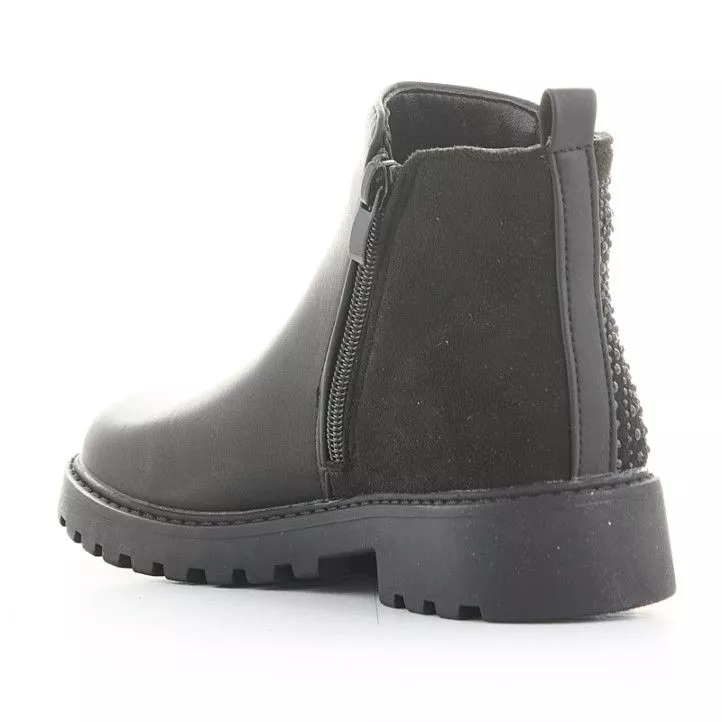 Botines negros con doble cremallera lateral y detalles en la parte trasera