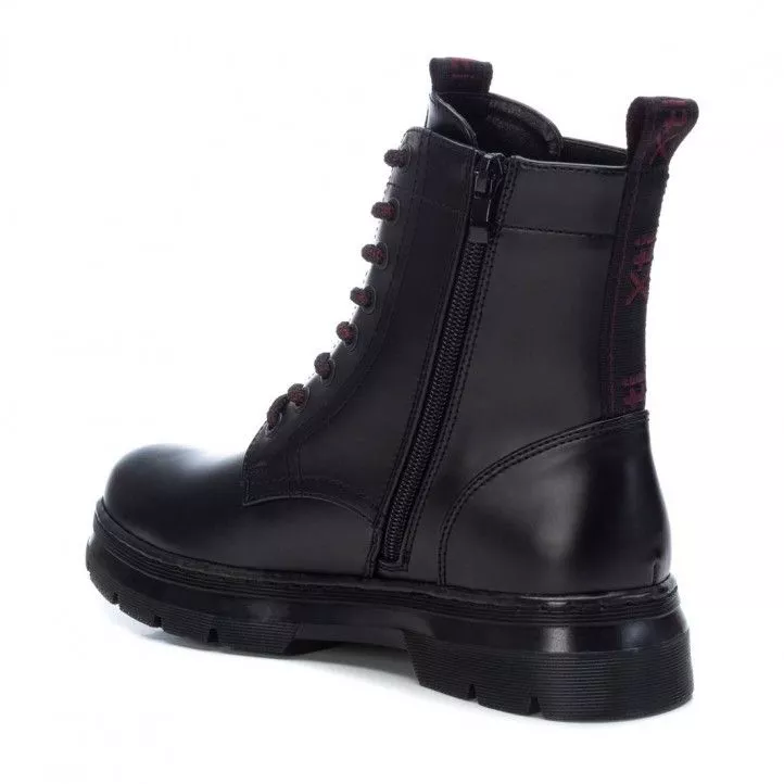 Botines planos Xti negros con cordones con detalles rojos