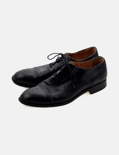 BOWTIE ZAPATO OXFORD NEGRO DETALLES TROQUELADOS