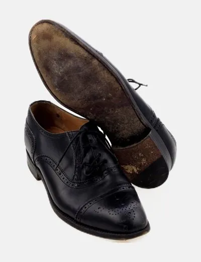 BOWTIE ZAPATO OXFORD NEGRO DETALLES TROQUELADOS