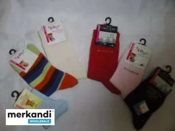 Calcetines infantiles en diferentes diseños como mix