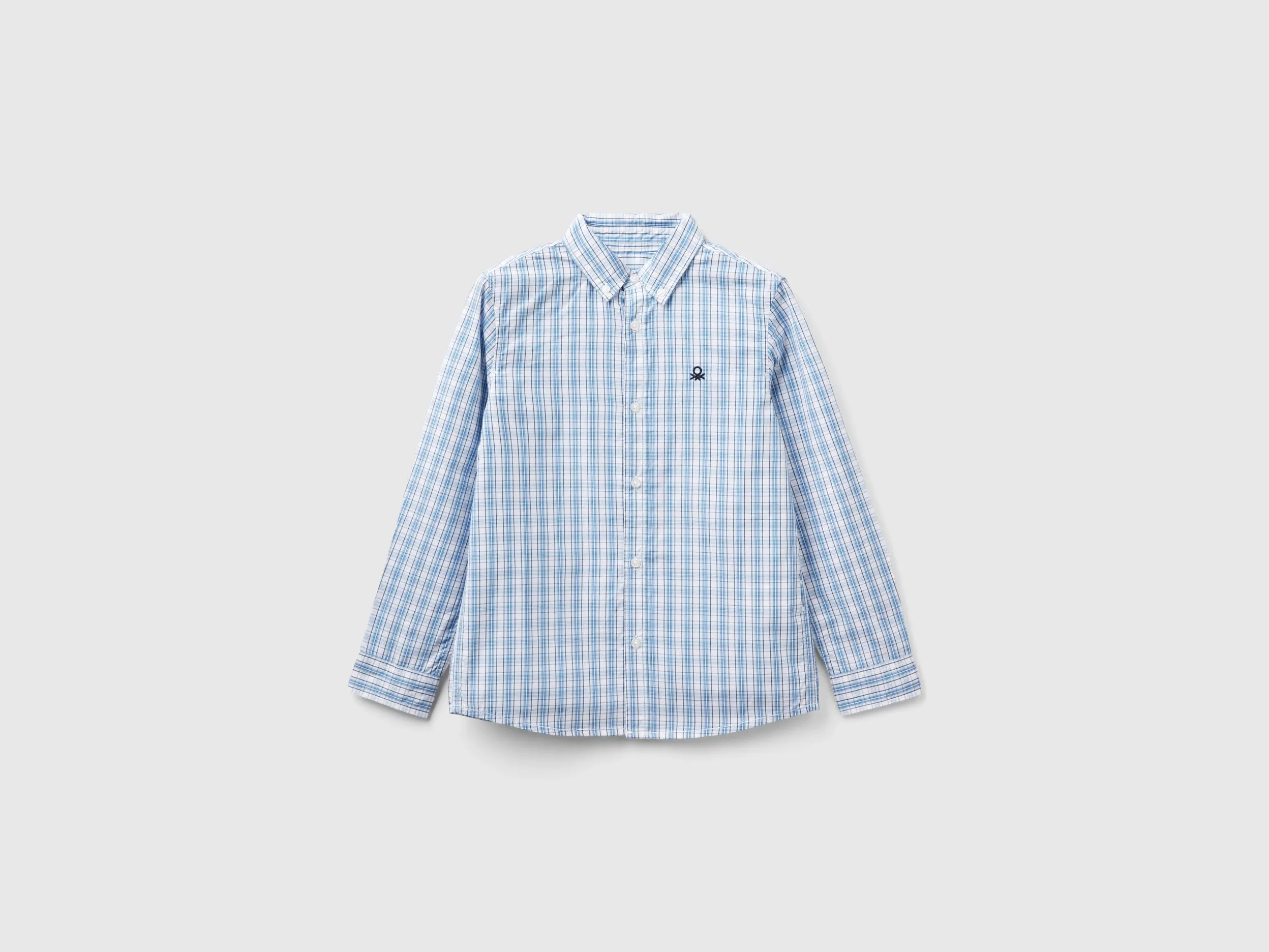 Camisa con cuello abotonado