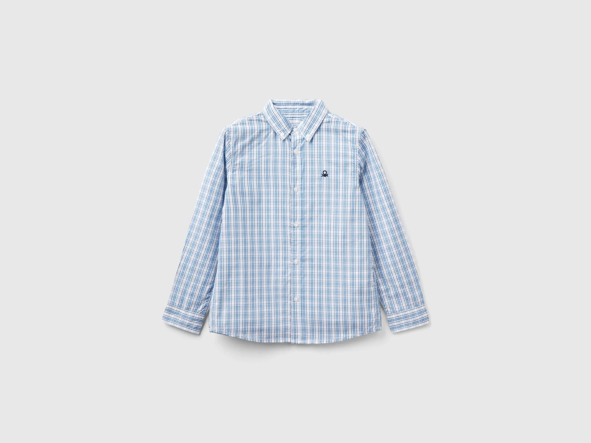 Camisa con cuello abotonado