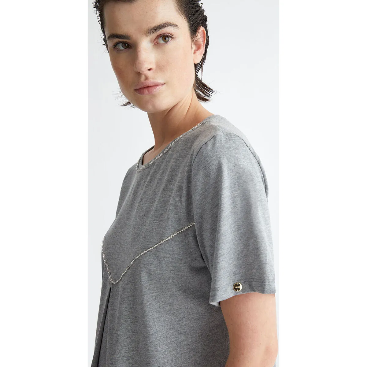 Camiseta con corte de pico