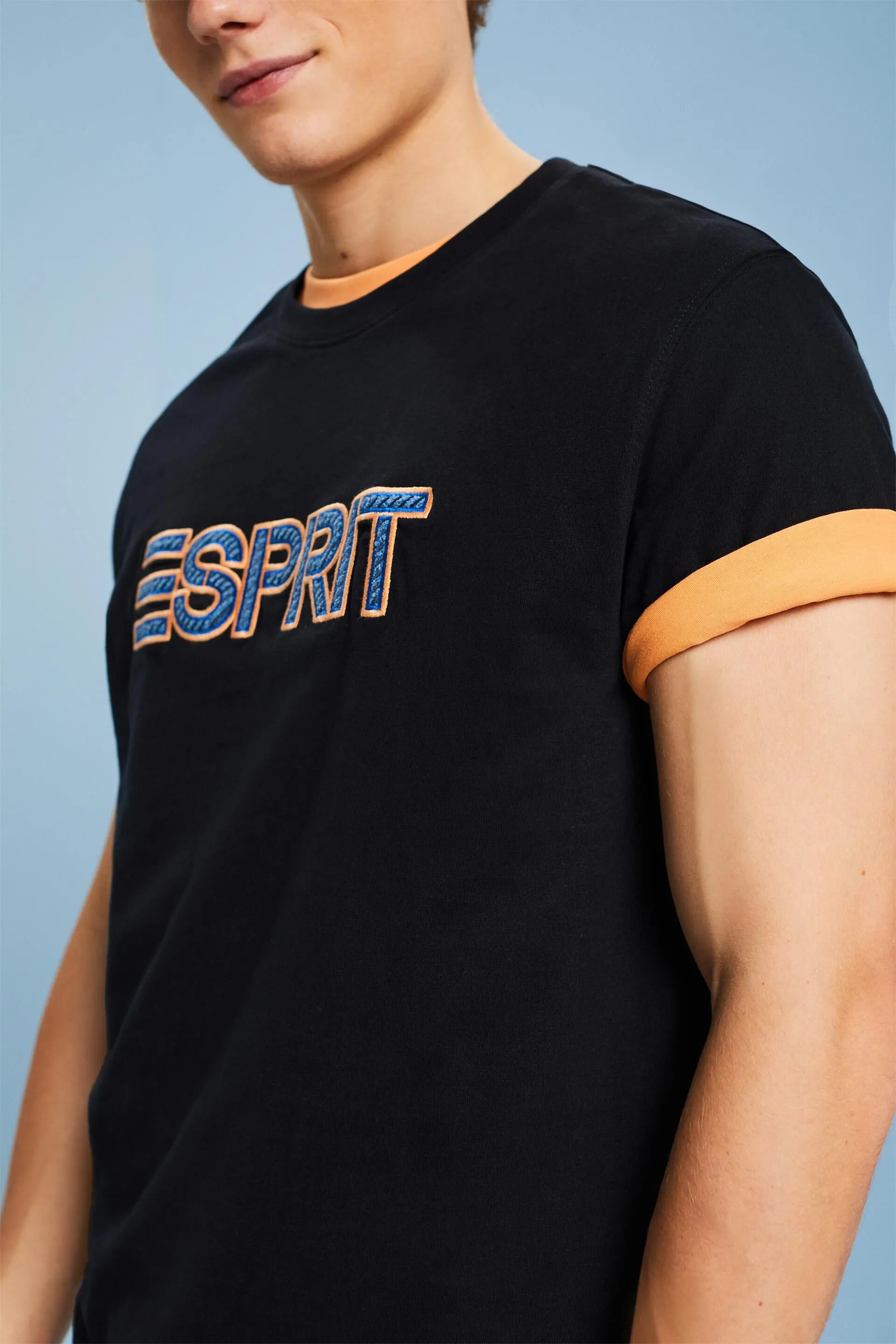Camiseta con logotipo