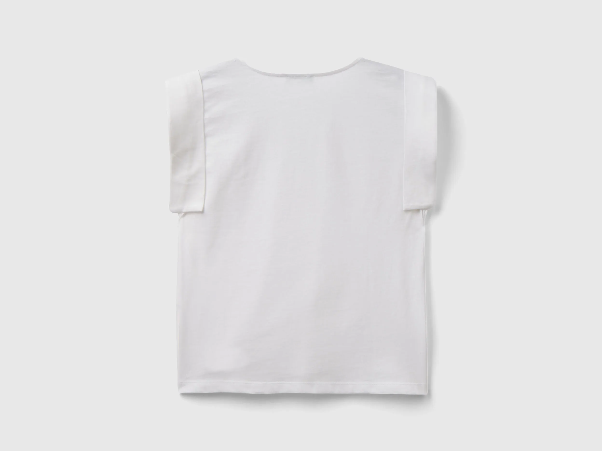 Camiseta con manga de ángel