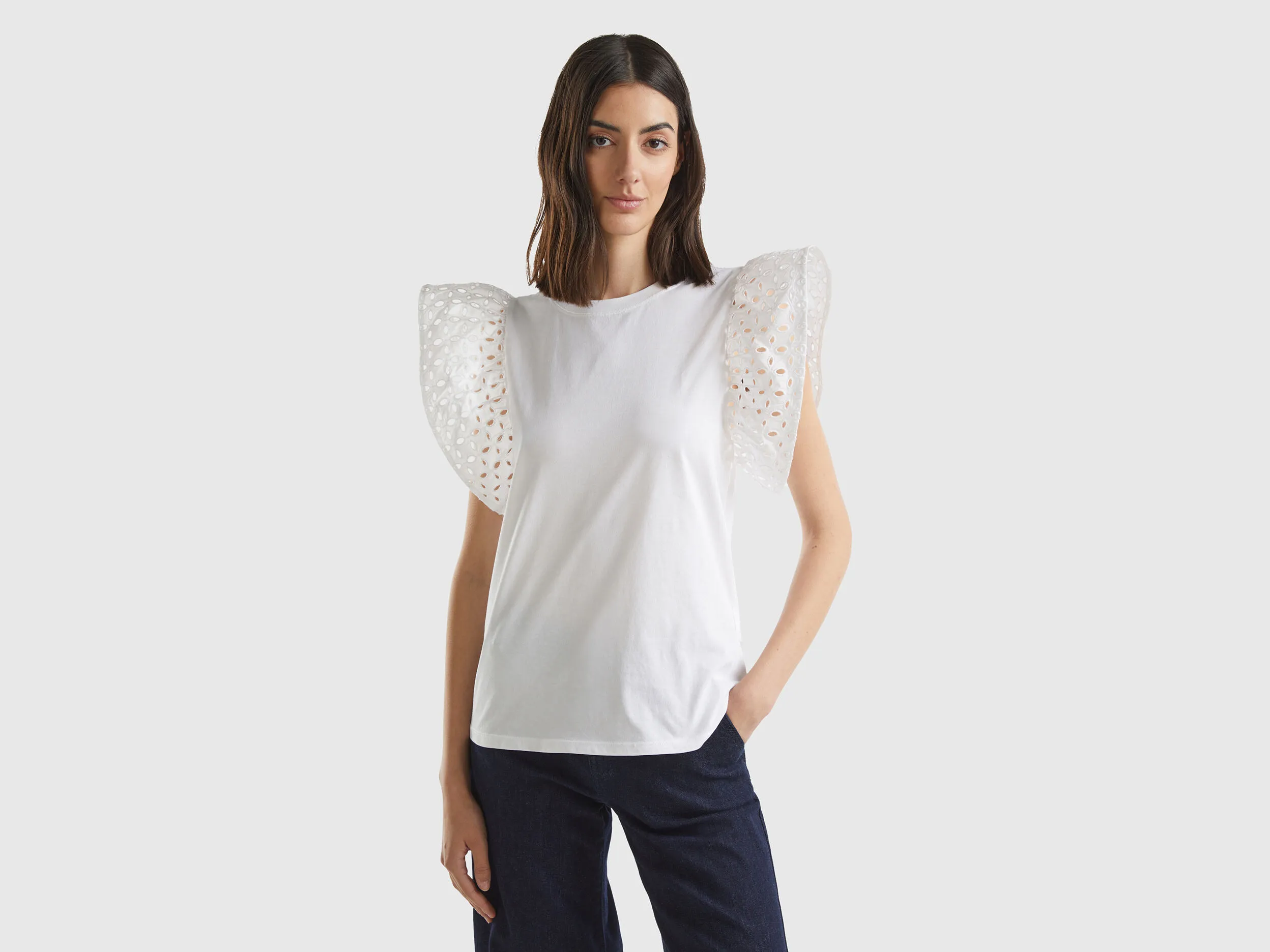 Camiseta con mangas de volantes
