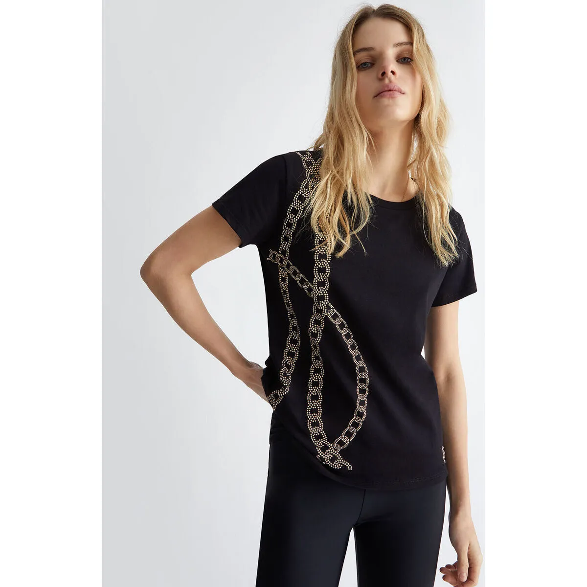 Camiseta con minitachuelas