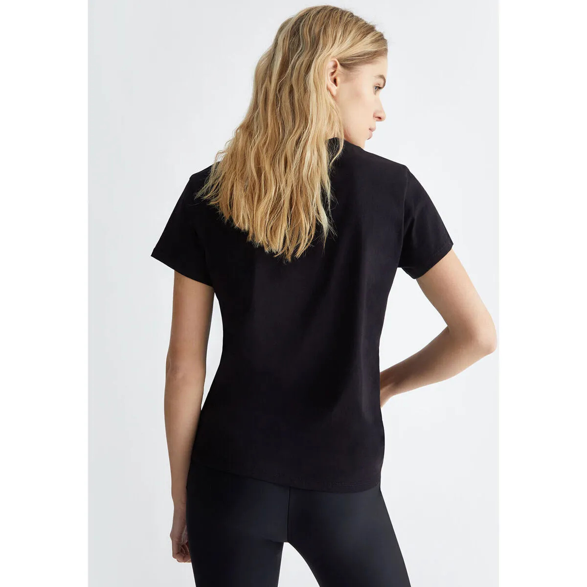 Camiseta con minitachuelas