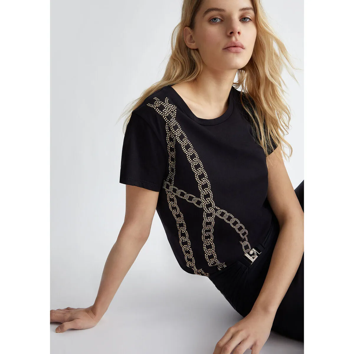 Camiseta con minitachuelas