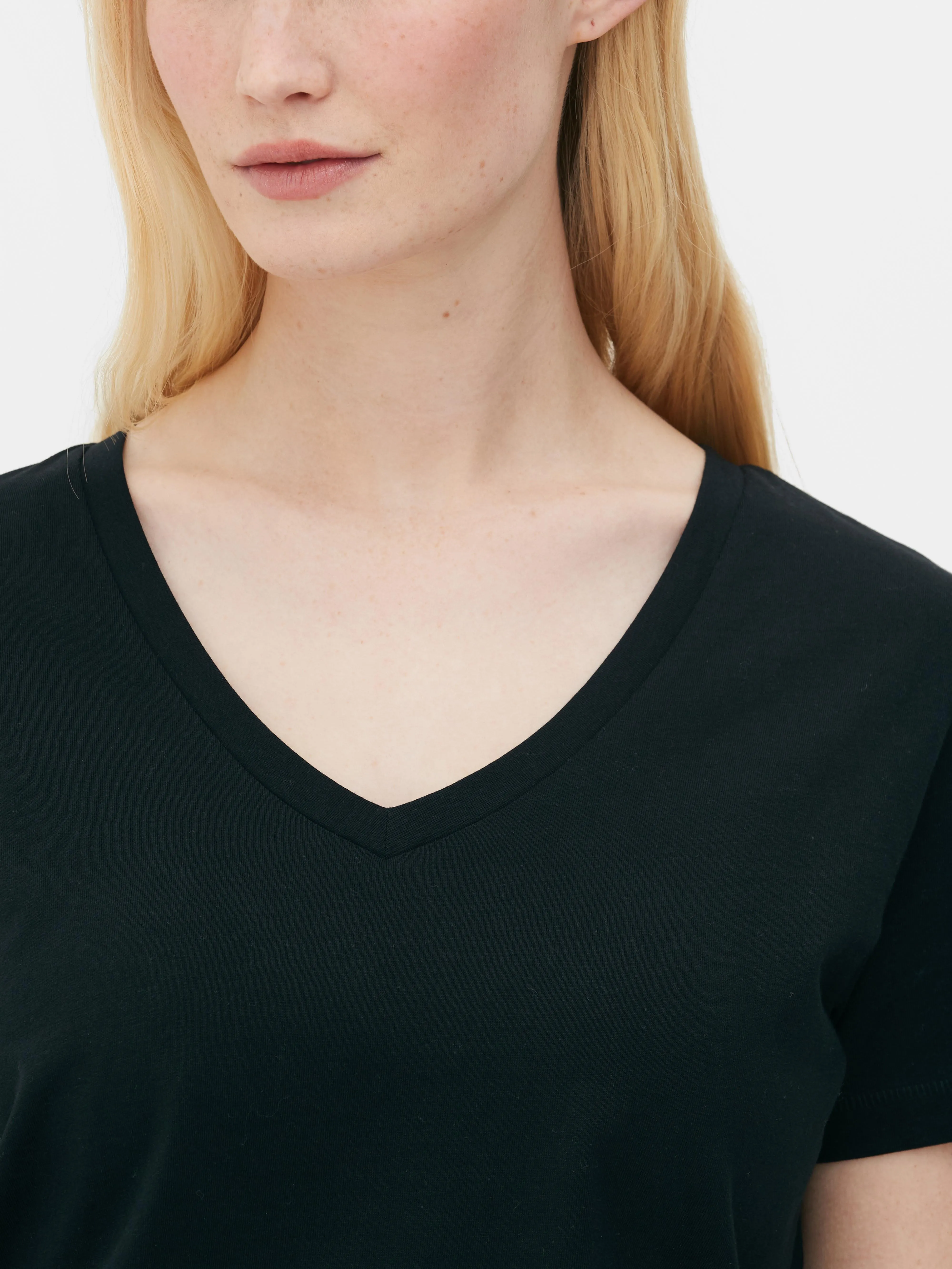 Camiseta de corte recto con cuello de pico