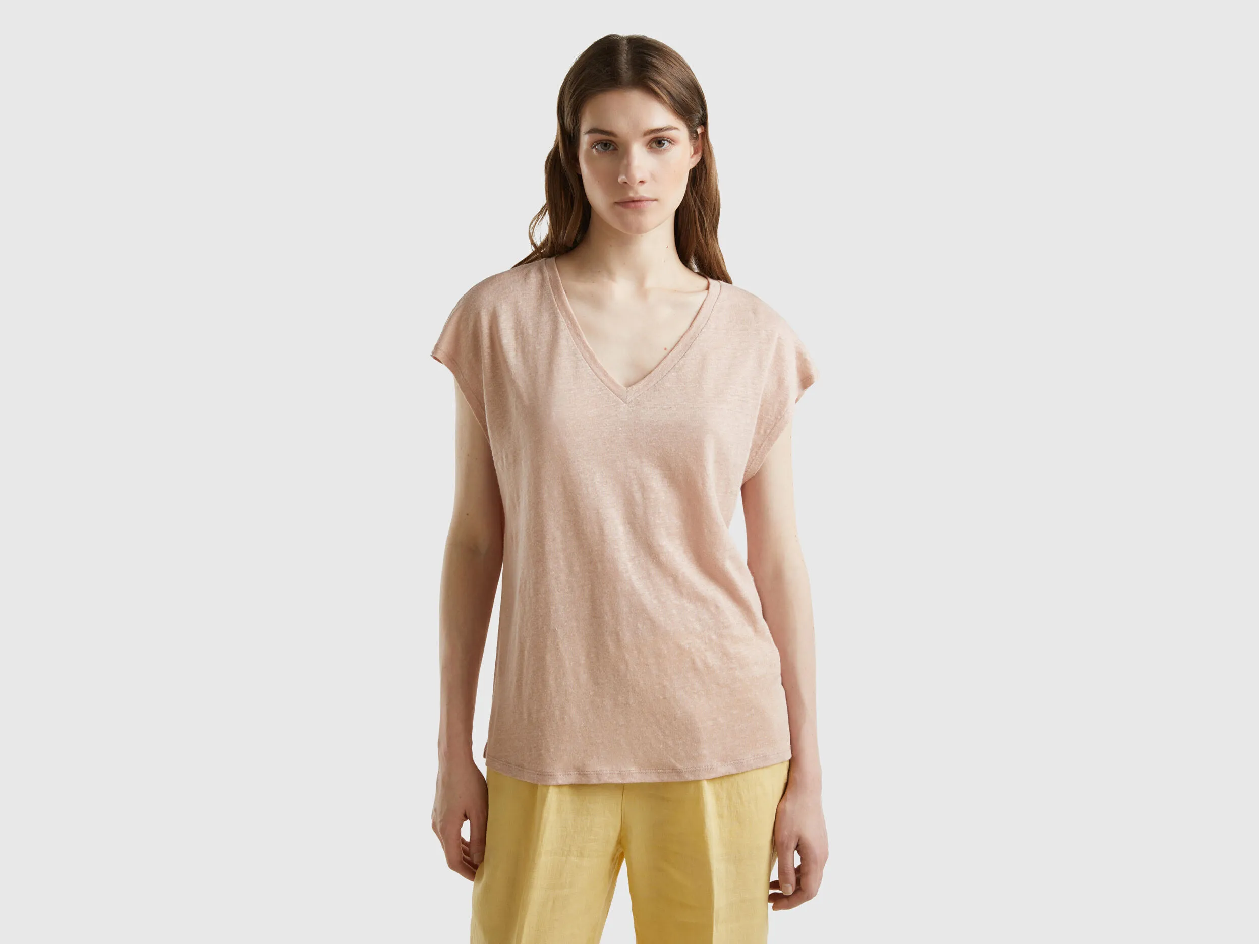 Camiseta de lino puro con cuello de pico