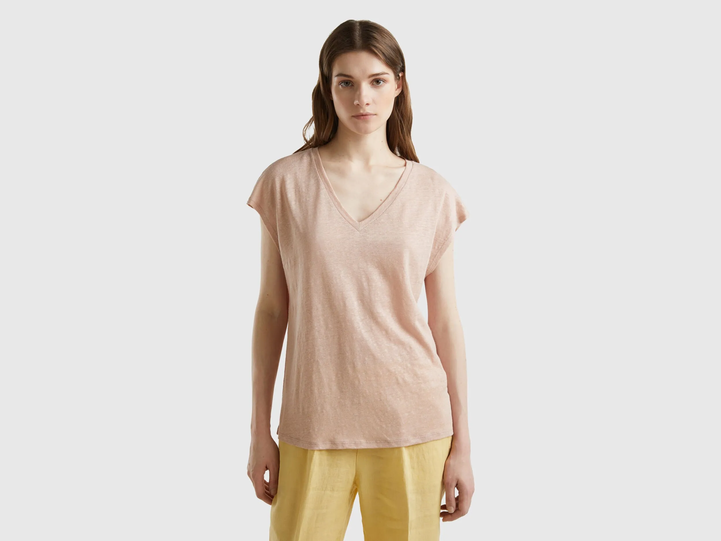 Camiseta de lino puro con cuello de pico