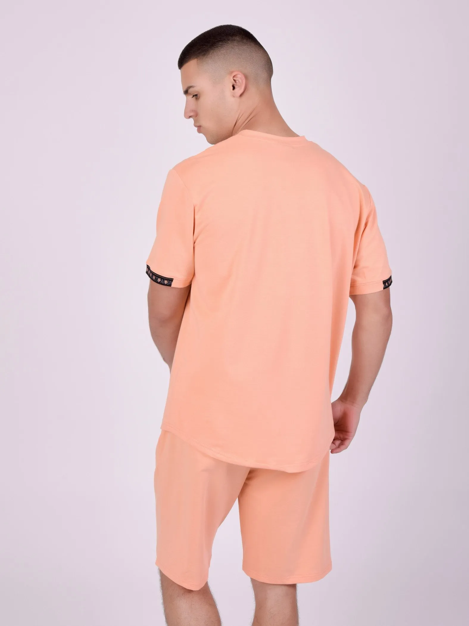 Camiseta lisa con banda con logotipo