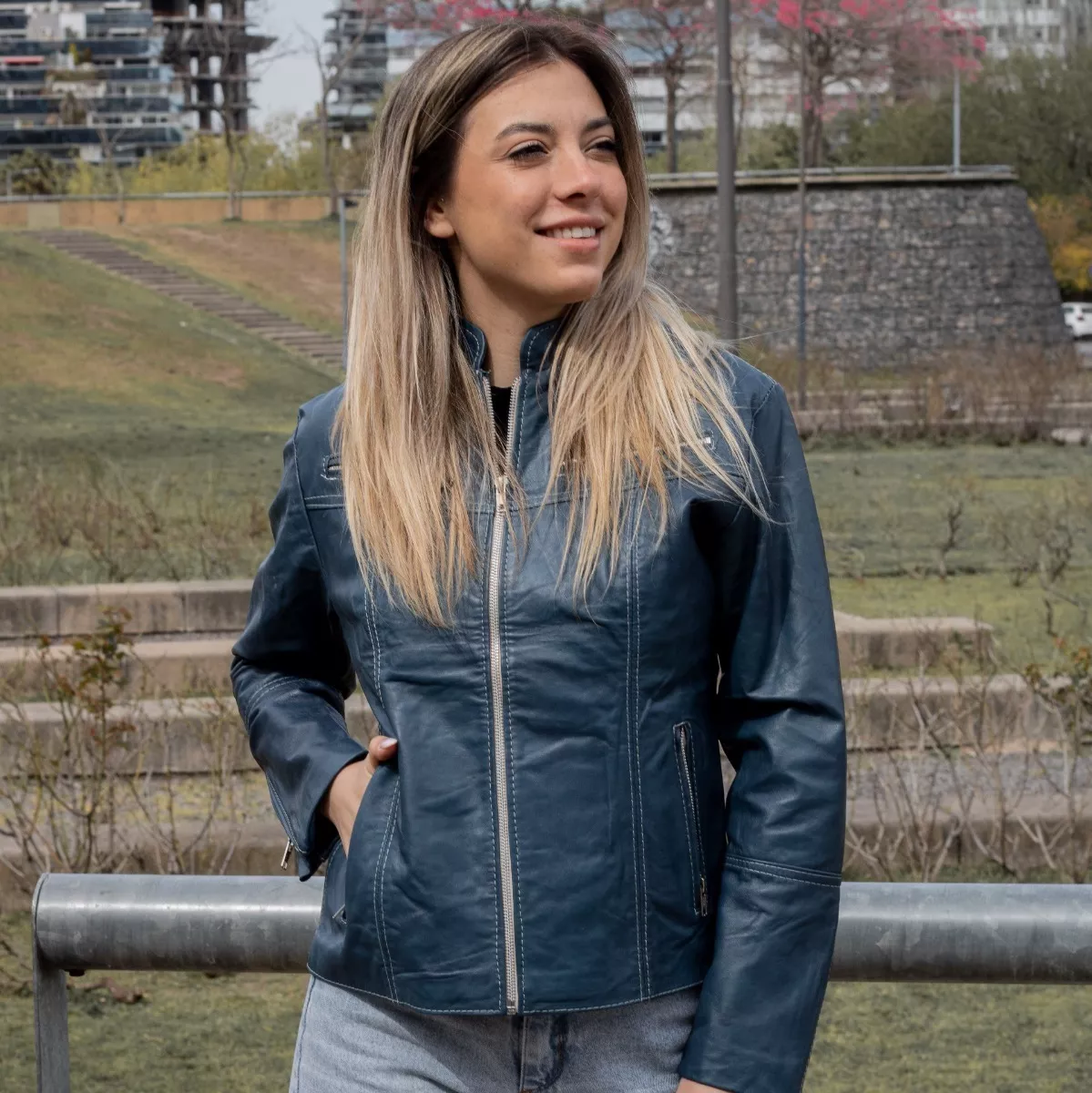 CAMPERA DE CUERO VACUNO 100% LEGITIMO DE MUJER  ART: 143