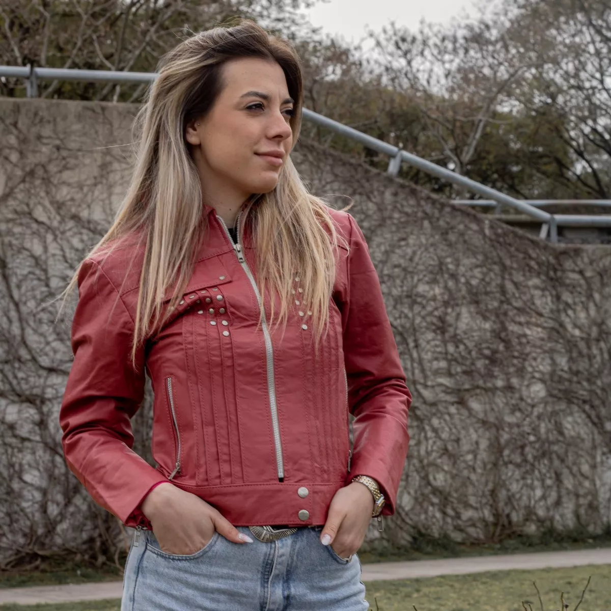 CAMPERA DE CUERO VACUNO DE MUJER    MODELO: ROCKERA DE DAMA