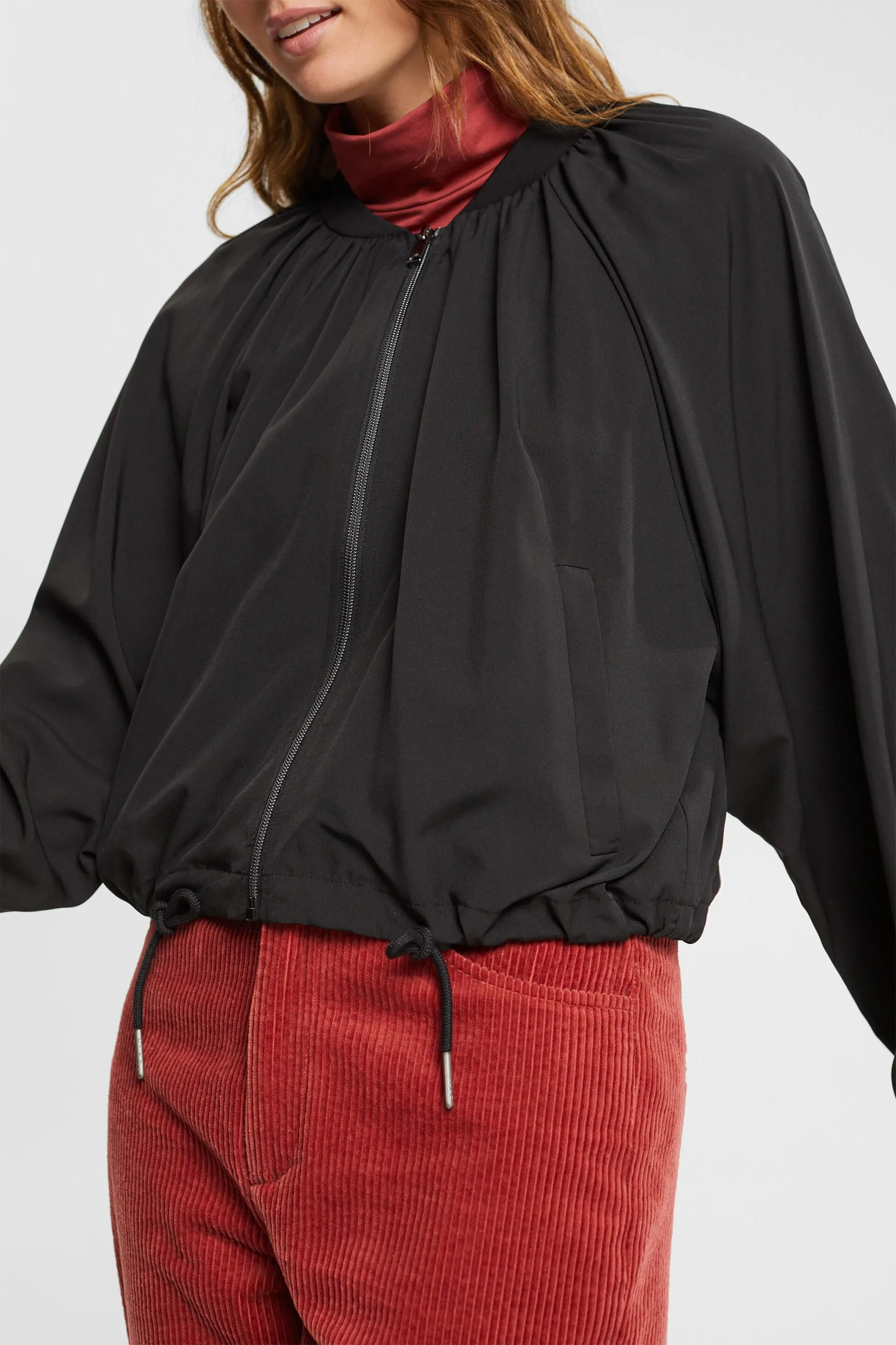 Cazadora ligera de estilo bomber