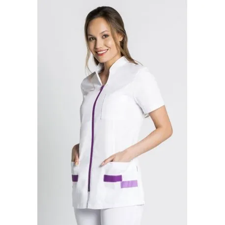 Chaqueta blanca en manga corta con detalles morados