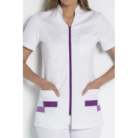 Chaqueta blanca en manga corta con detalles morados