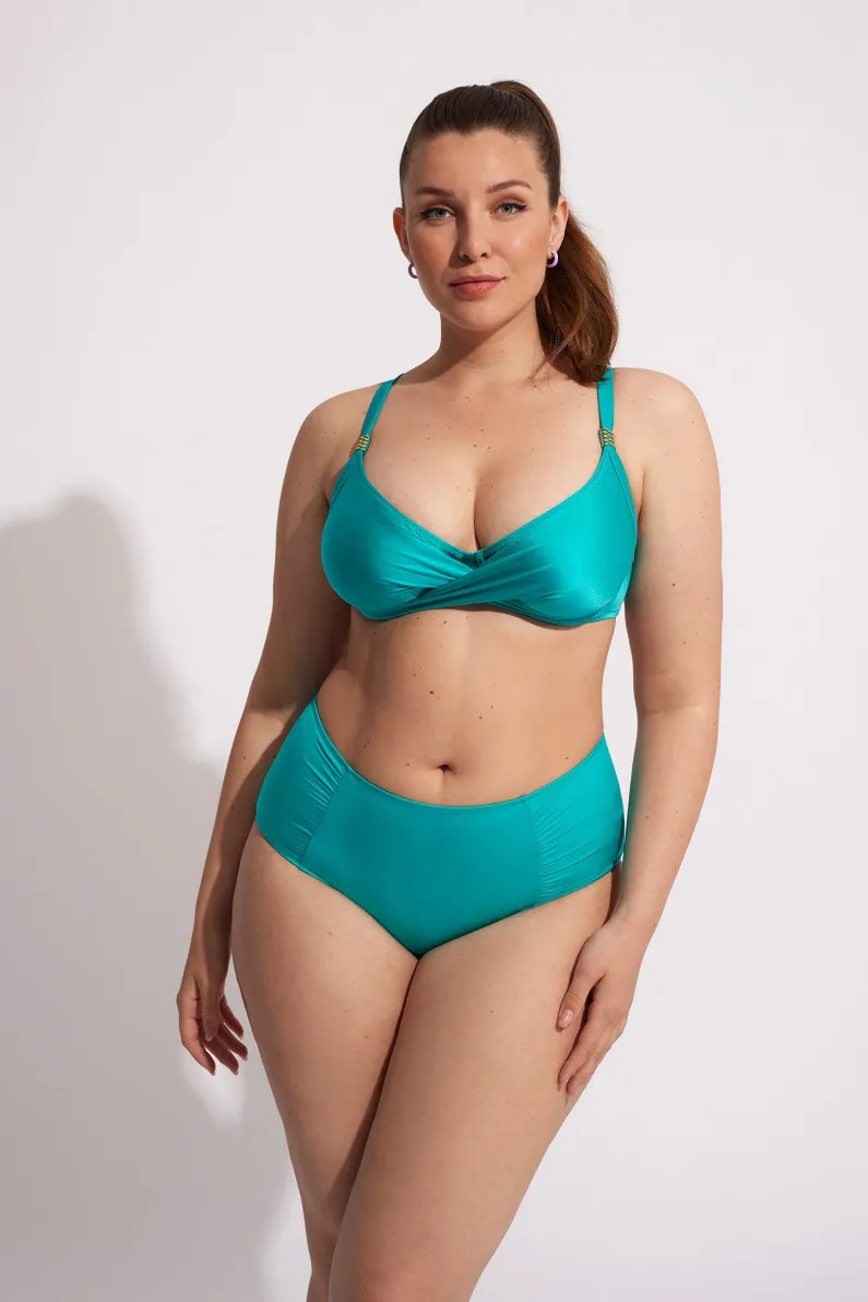CONJUNTO SUJETADOR FORRADO CAPACIDAD CON AROS CON BIKINI ALTO CON REFORZ. TEJIDO CON ACABADO SATINADO