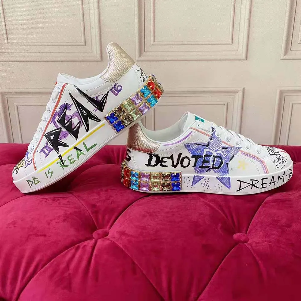 DOLCE GABBANA ZAPATILLAS PORTOFINO D&G UNISEX DE PIEL DE BECERRO CON BORDADOS Y LETRASMORADO