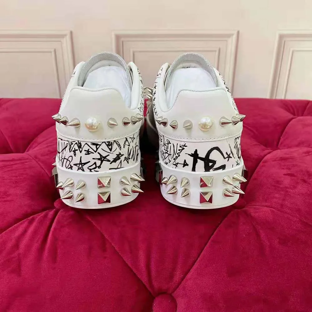 DOLCE GABBANA ZAPATILLAS PORTOFINO D&G UNISEX DE PIEL DE BECERRO CON TACHUELASBLANCO