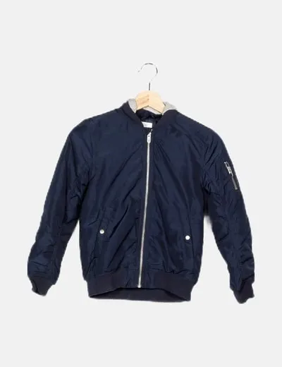 H&M Bomber azul detalle cremallera