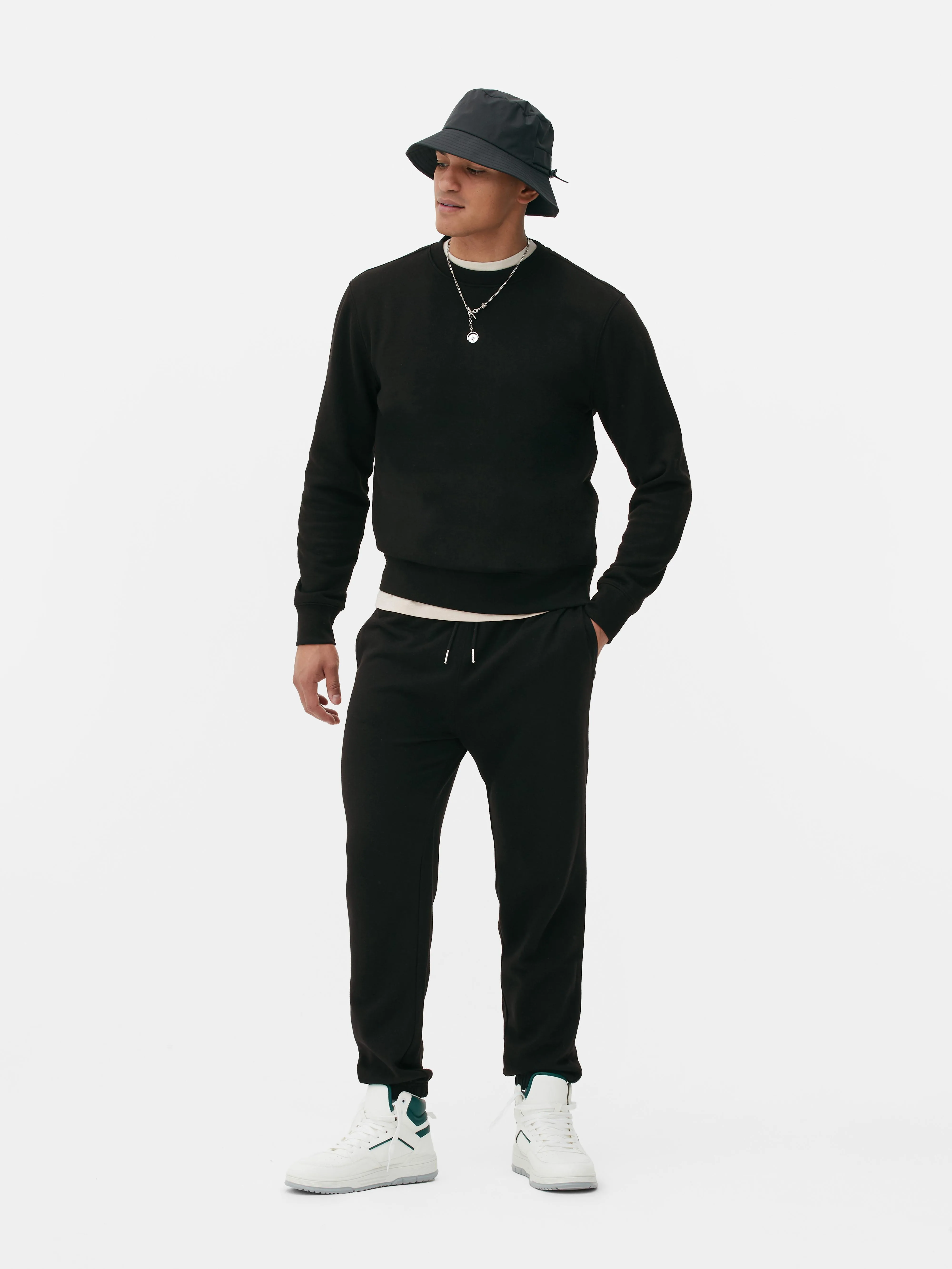 Joggers con bajos ajustados y cordón de ajuste