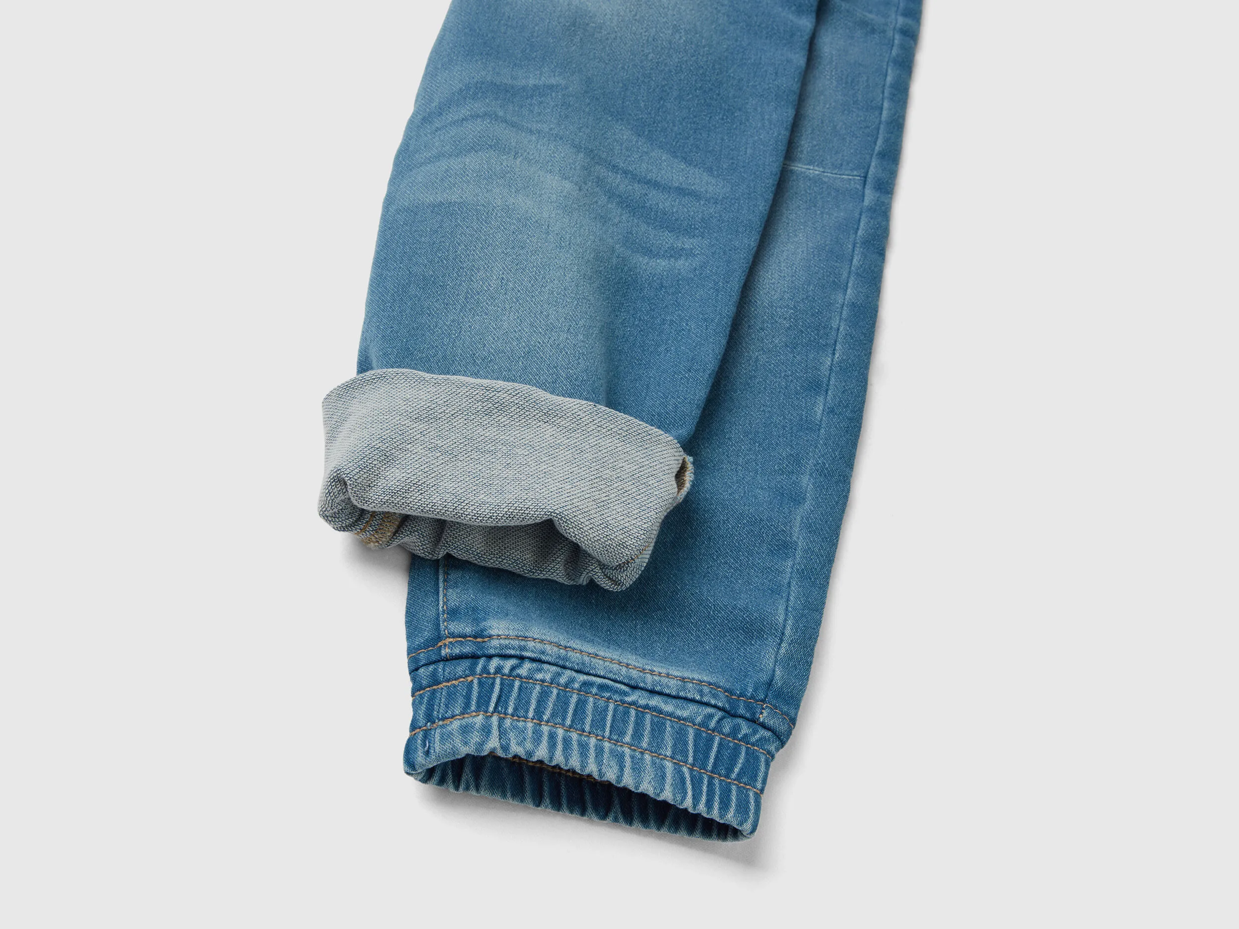 Joggers de felpa elástica