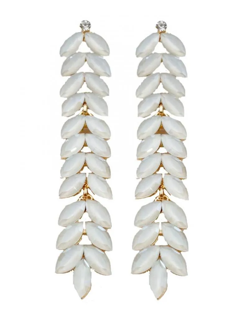 LARGOS PENDIENTES DE FIESTA BLANCOS DETALLES QUE MARCAN LA DIFERENCIA