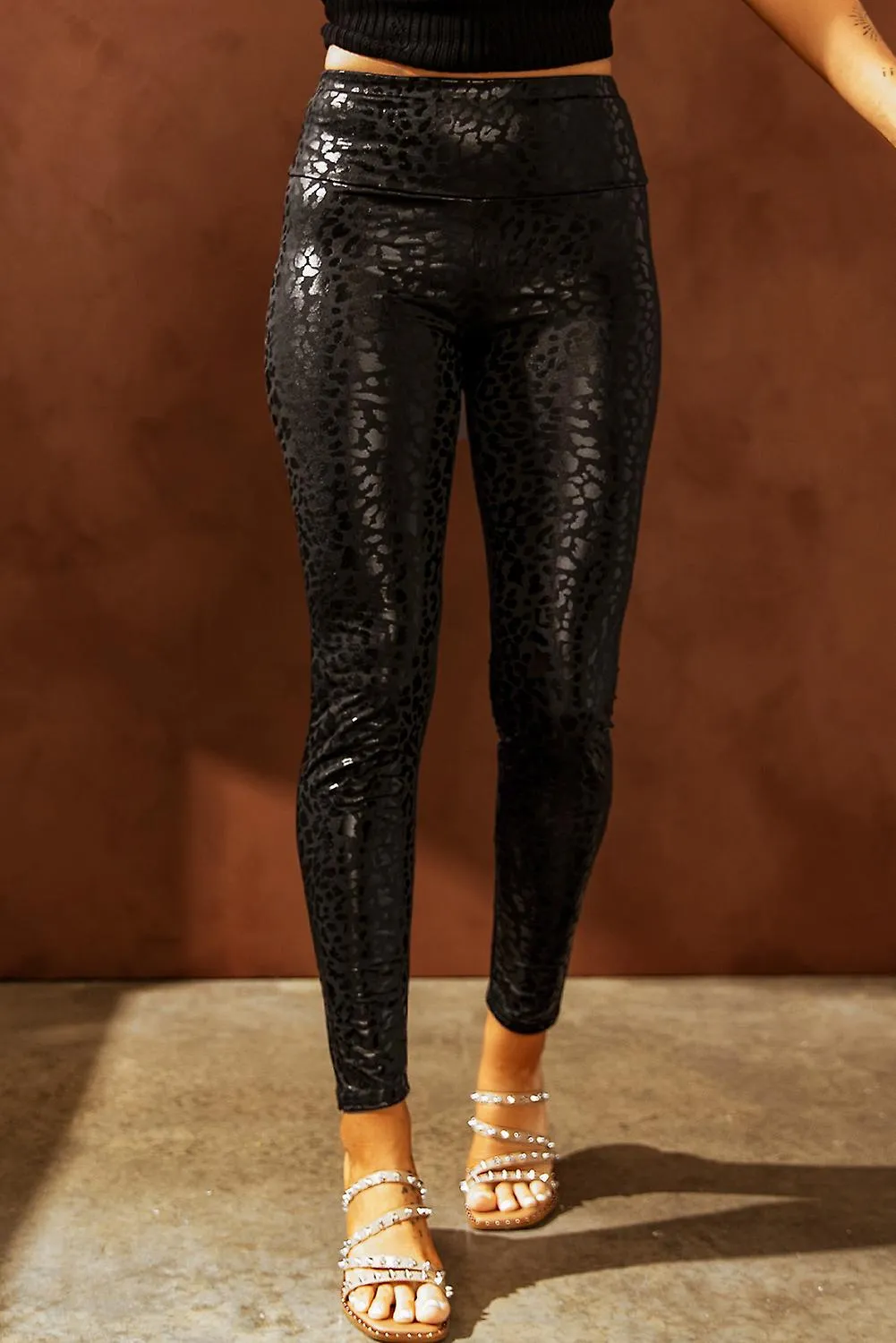 Leggings con textura de leopardo brillante negro para mujer