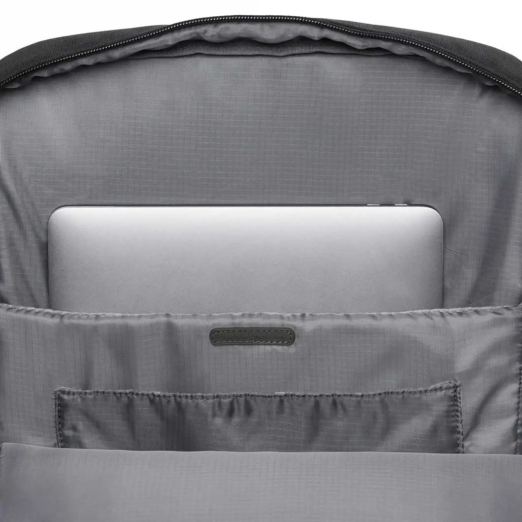 Mochila negra para portátil de 15″