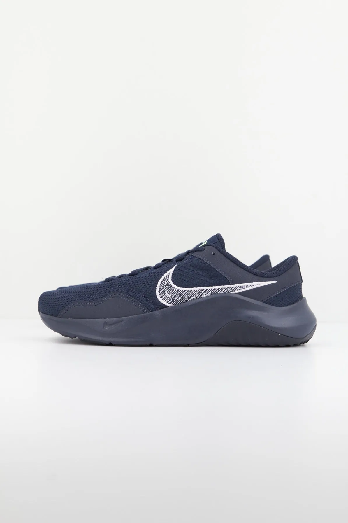 NIKE LEGEND ESSENTIAL 3 NN