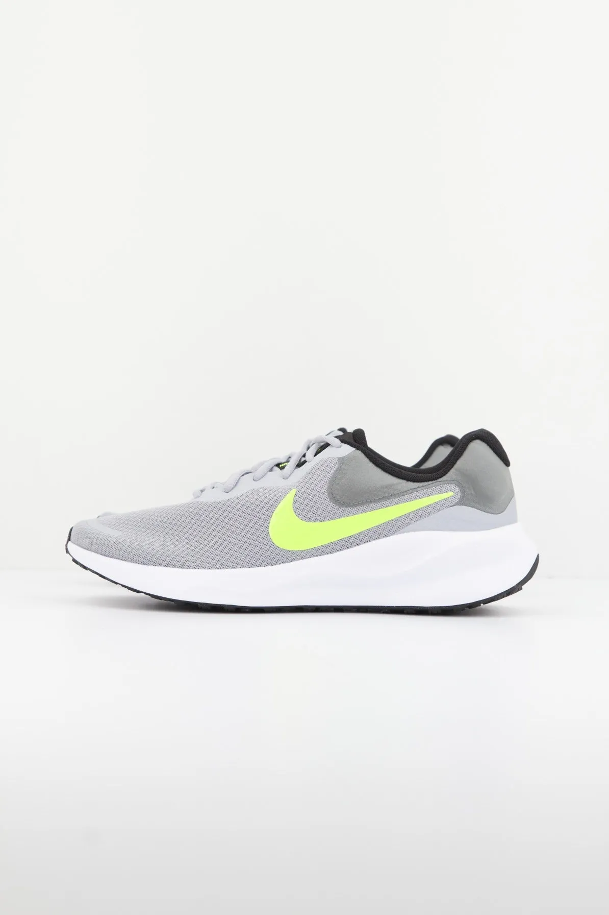 NIKE REVOLUTION 7