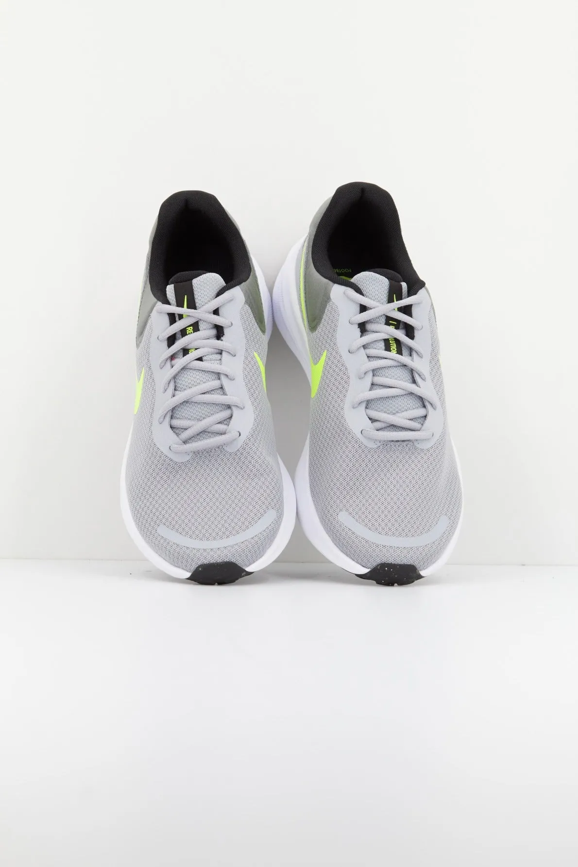 NIKE REVOLUTION 7