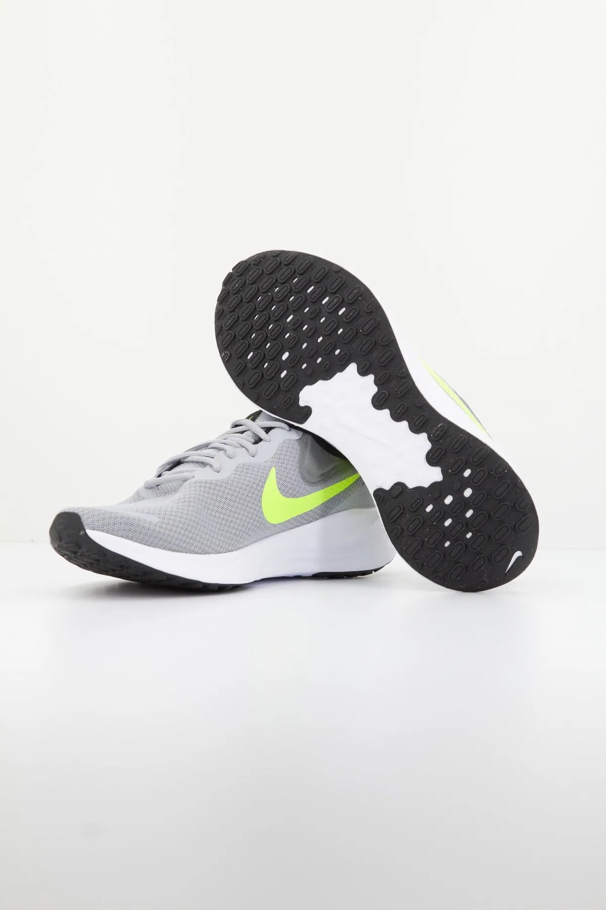 NIKE REVOLUTION 7