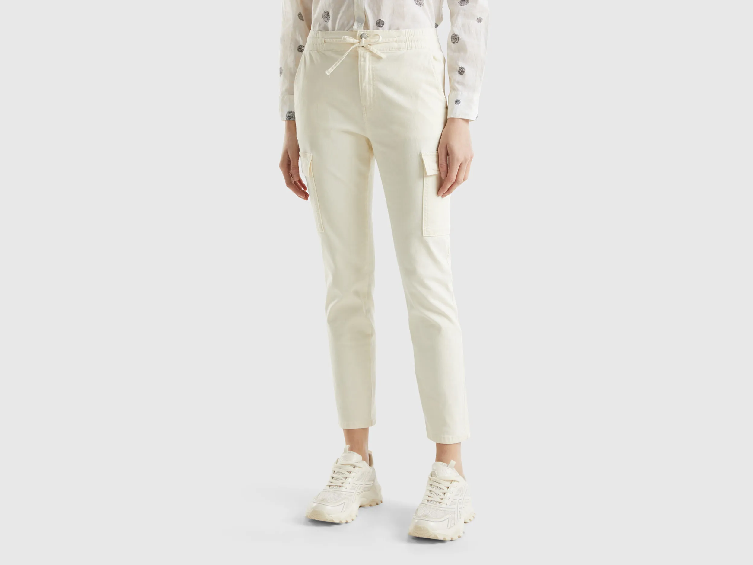 Pantalón cargo slim fit