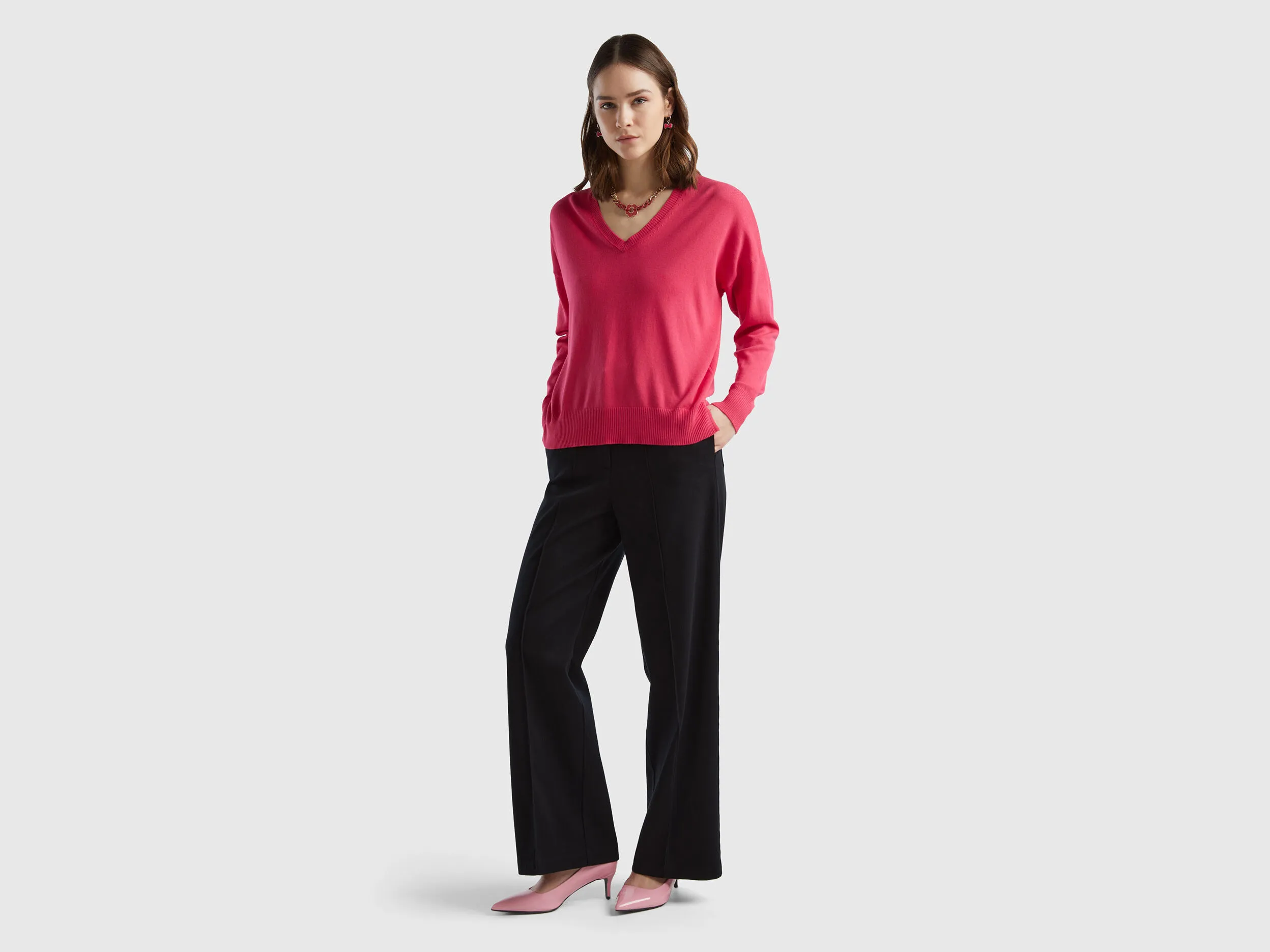 Pantalón con pernera amplia