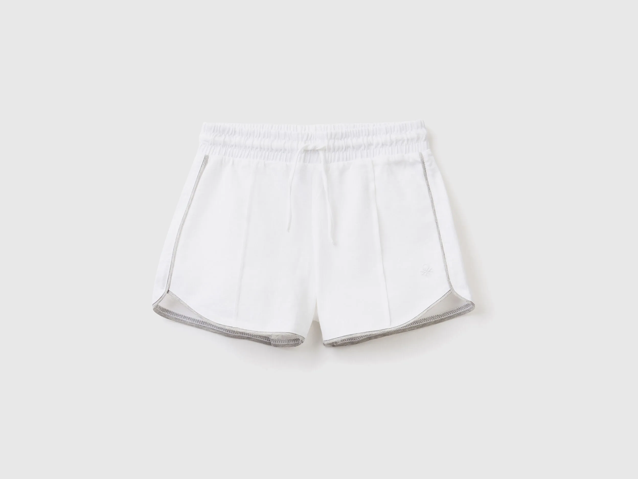 Pantalón corto de 100 % algodón con cordón